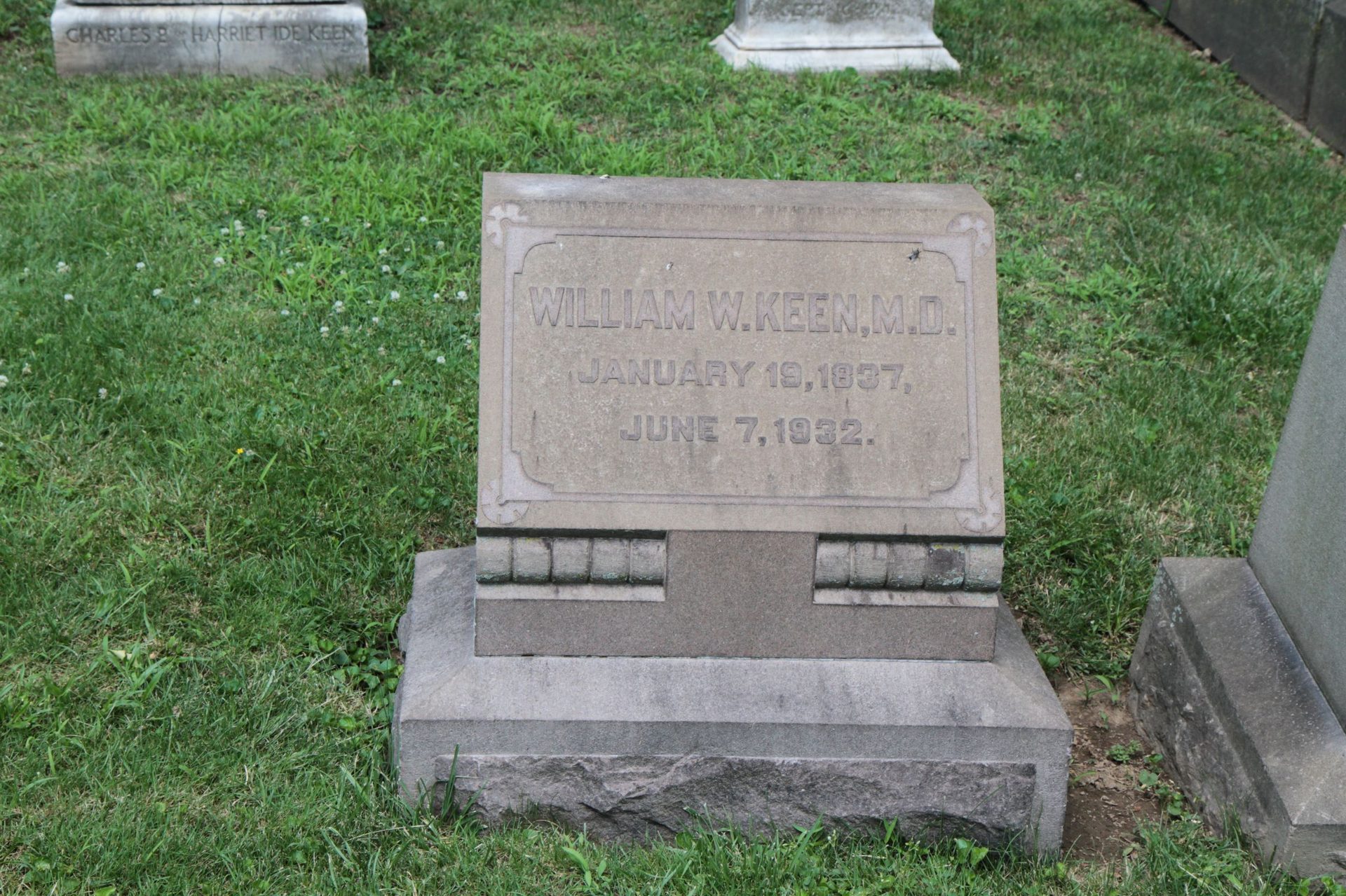 William Williams Keen's tomb, Woodland Cemetery, Philadelphia (2).JPG